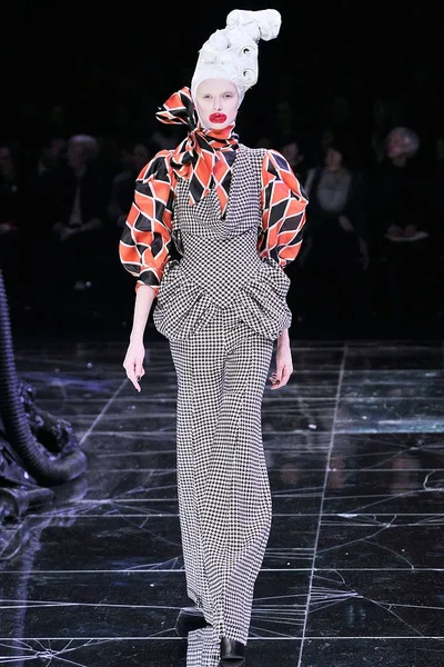 Look 11